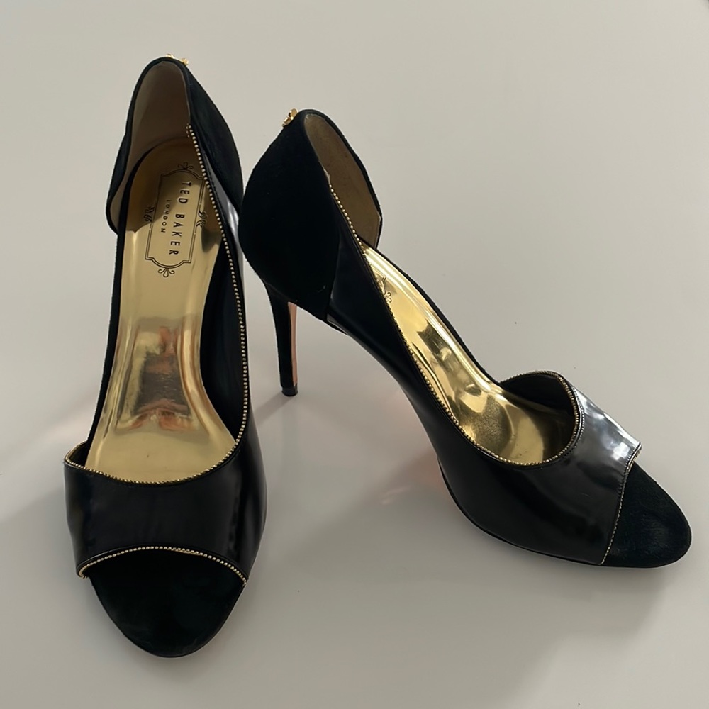 ⭐️HP⭐️ Ted Baker Black/Gold Suede and Patent Leather Heels - 39 (8.5)